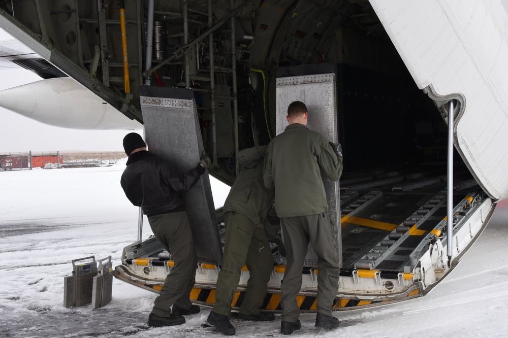 Coast Guard aircrews prepare to open FOL St. Paul