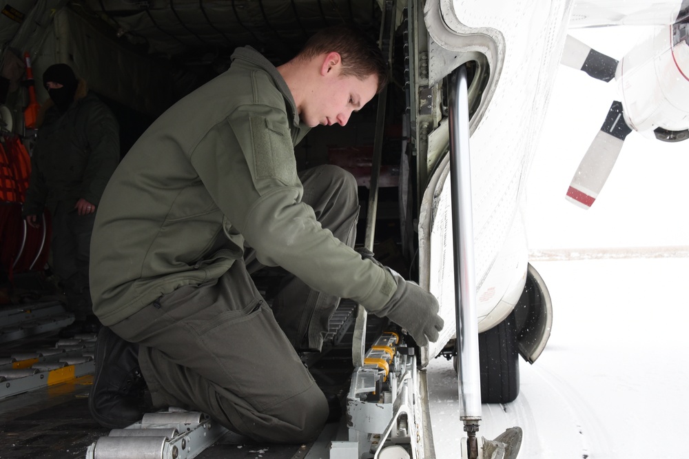 Coast Guard aircrews prepare to open FOL St. Paul