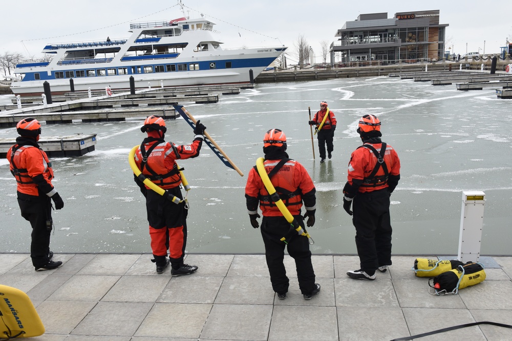 Coast Guard conducts ice rescue training