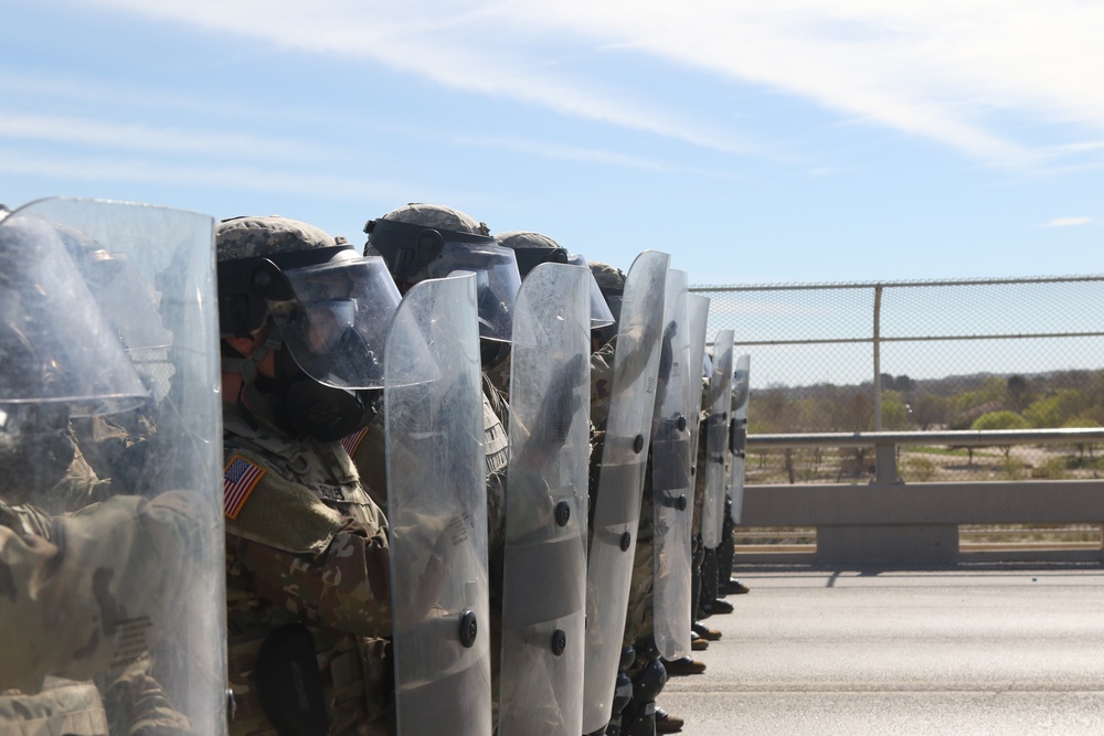 U.S. Army Soldiers conduct joint training with CBP personnel