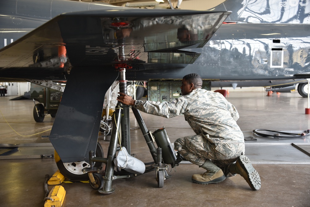349th Maintenance Airmen wraps up technical training