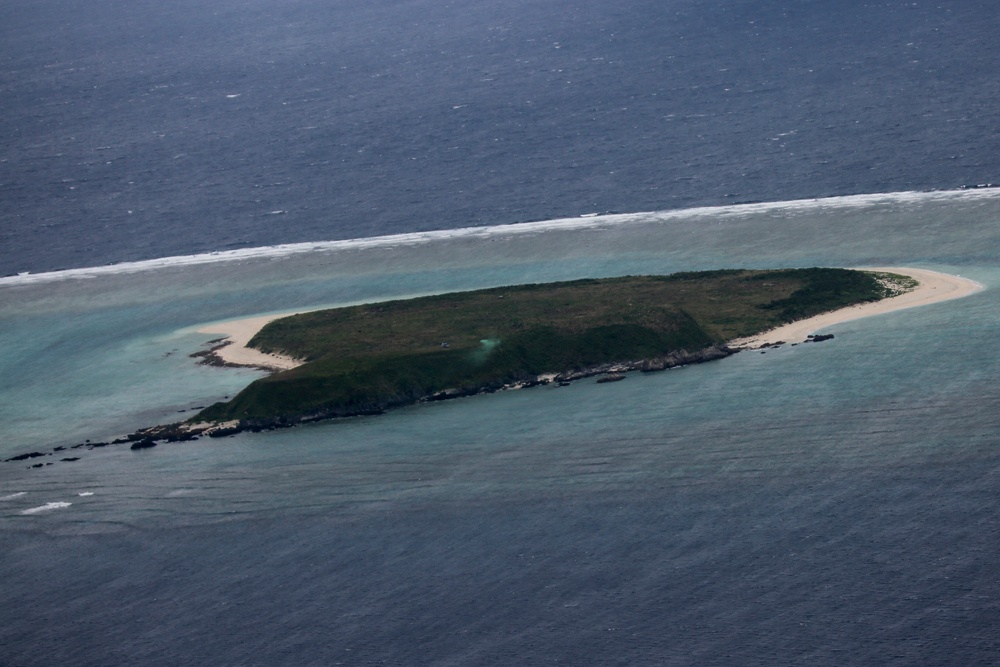 W-174 Joint Okinawa Training Range Complex (JOTRC): HMH-465 Successfully Recovers AH-1Z Viper Helicopter