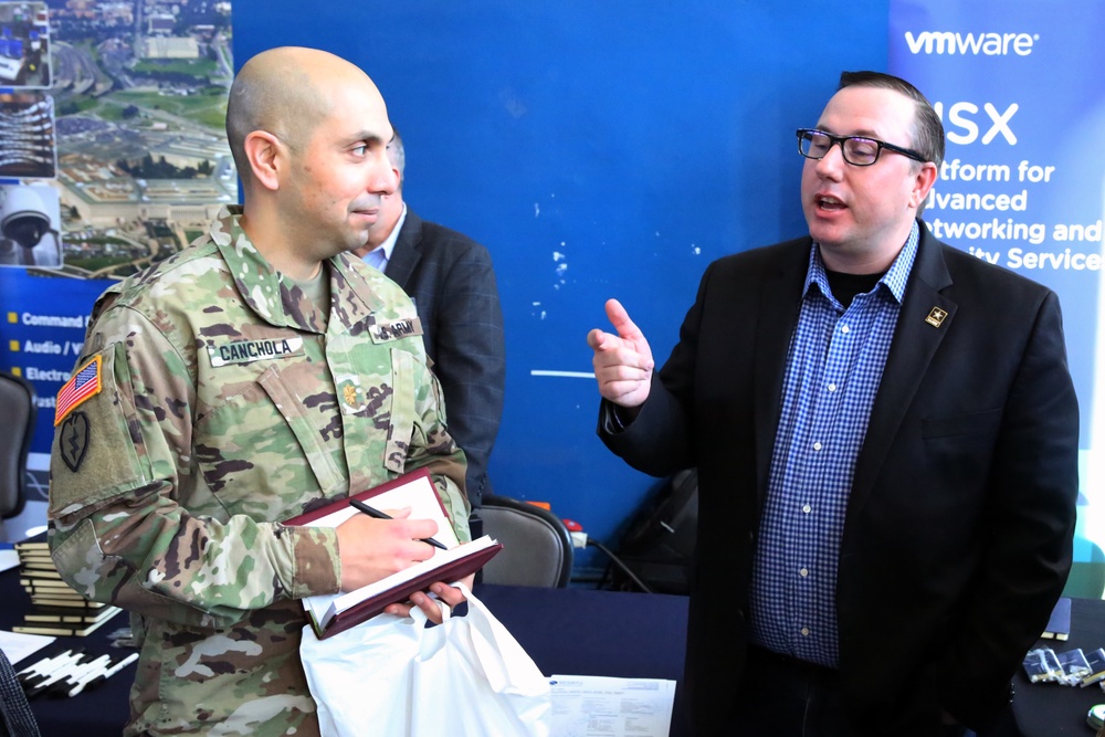 Military, industry experts talk tech in Wiesbaden
