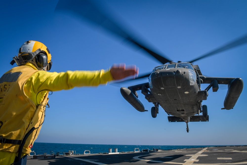 UH-60 Black Hawk lands aboard USS Mitscher