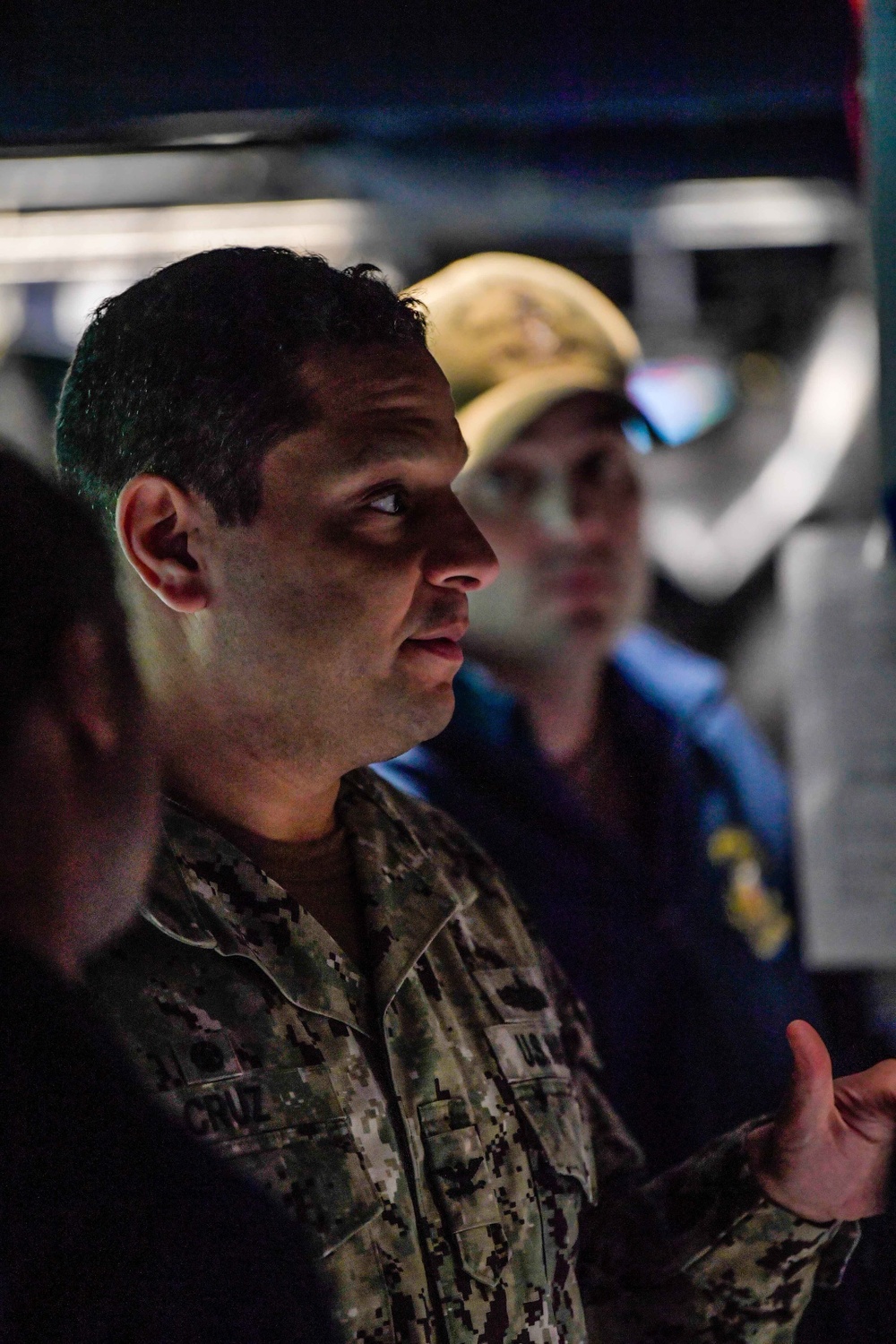 Capt. Cruz visits USS Mitscher