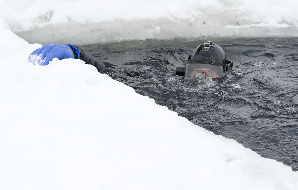 Divers Participate in Ice Diving Training