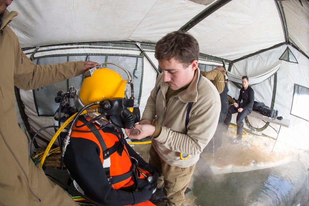 Divers Participate in Ice Diving Training