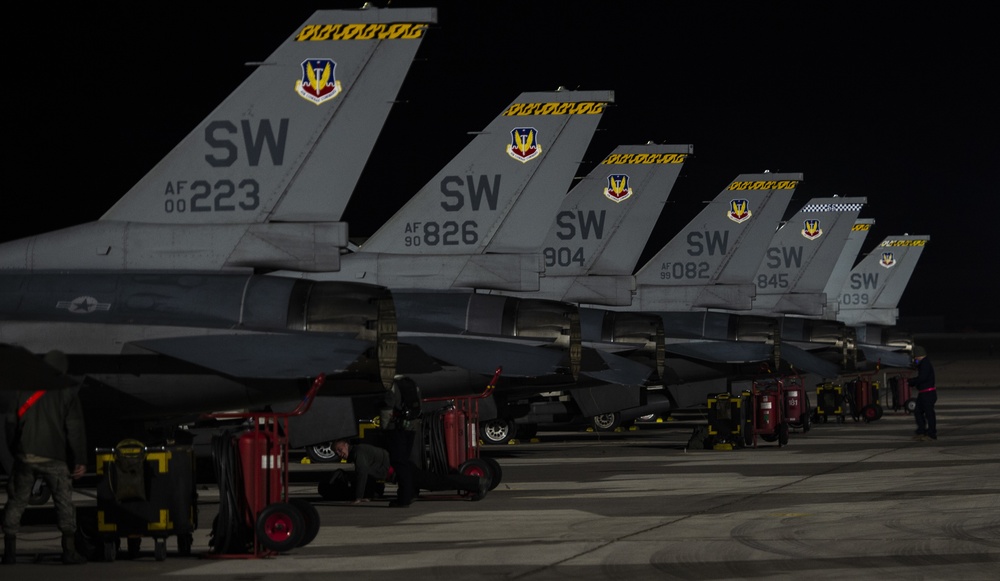 “Tigers” perform Red Flag night operations