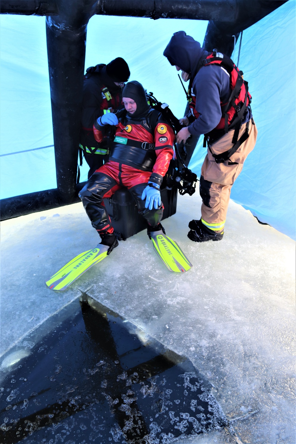 Fort McCoy firefighters learn, practice diving under ice