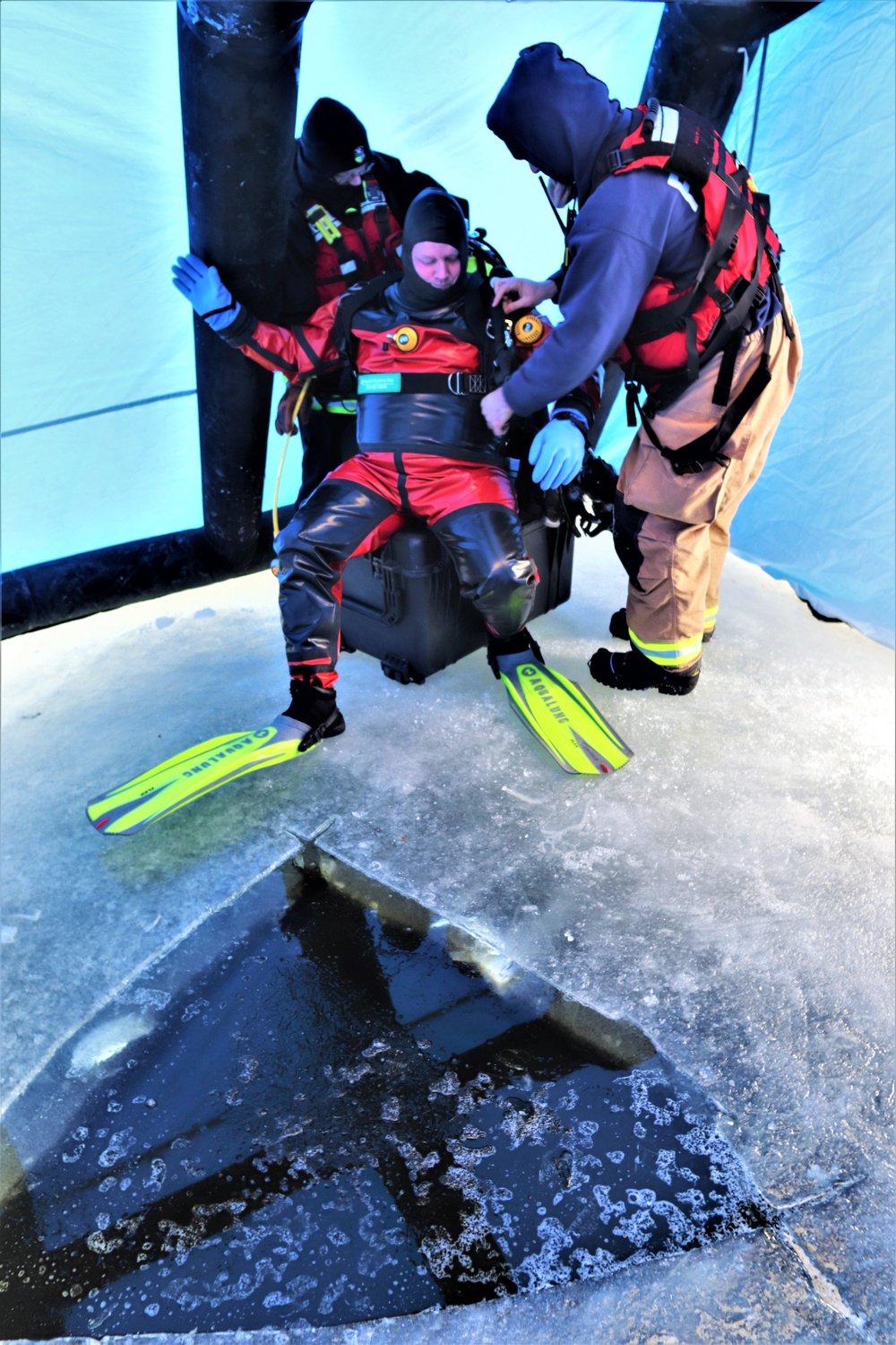 Fort McCoy firefighters learn, practice diving under ice