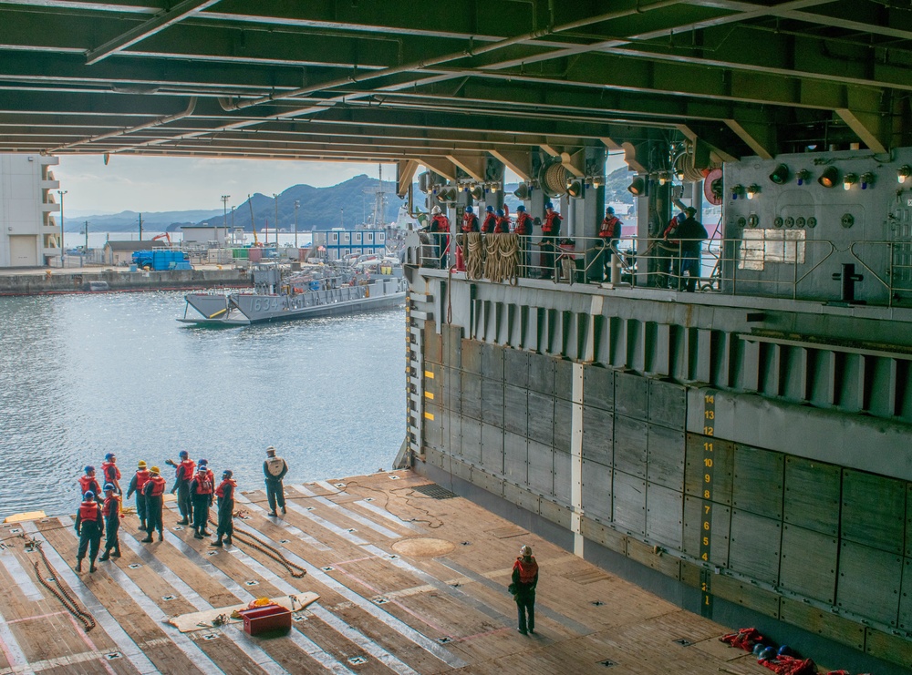 USS Germantown Conducts Stern Gate Marriage