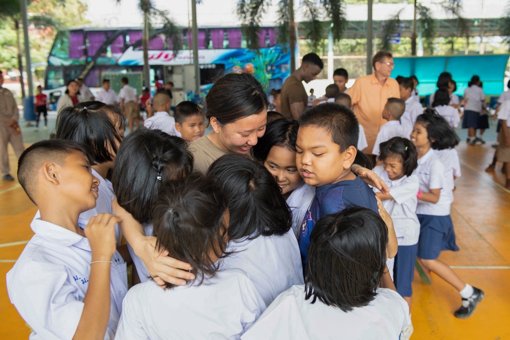 U.S. Sailors volunteer at the at the Ban Banglamung School in in Laem Chabang, Thailand