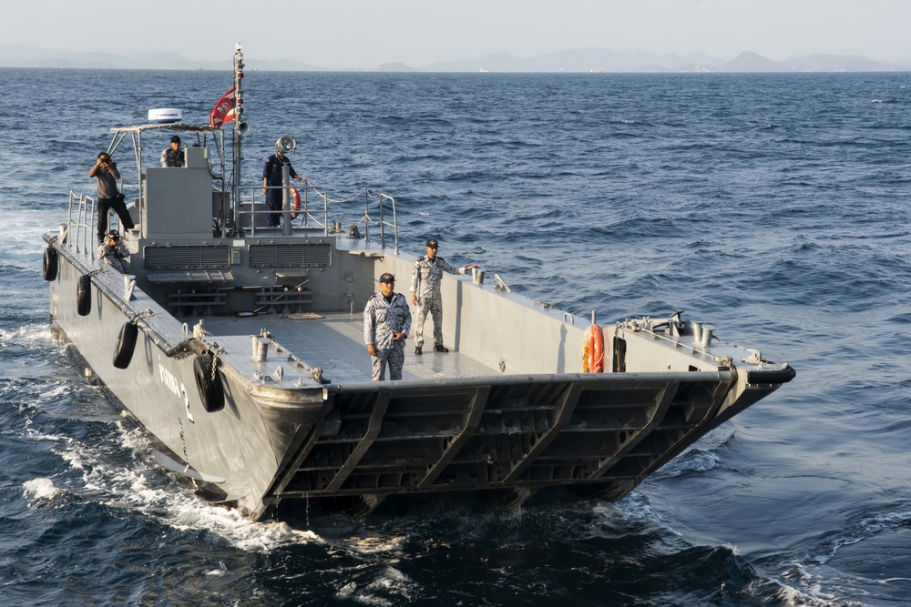 Royal Thai Navy LCM Ops with USS Green Bay (LPD 20)