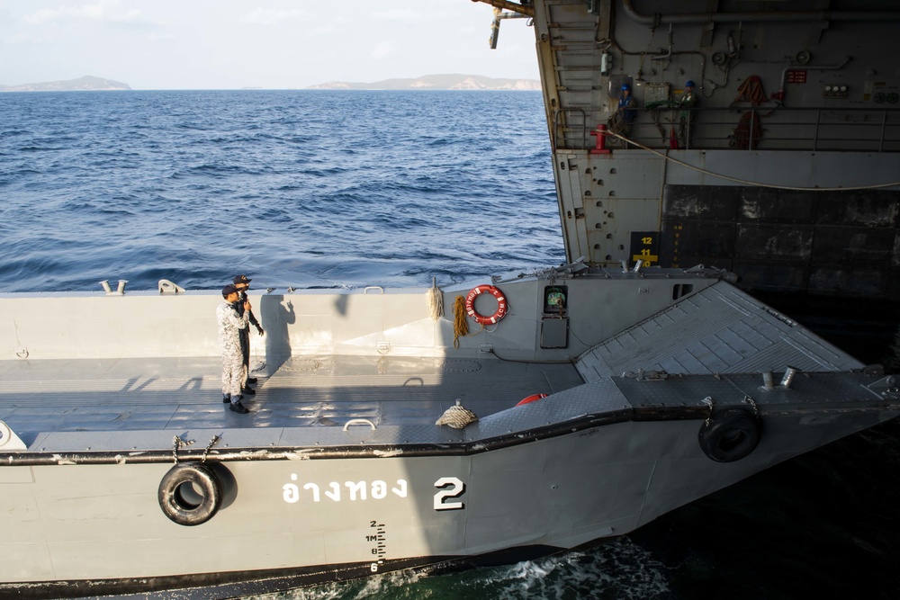 Royal Thai Navy LCM Ops with USS Green Bay (LPD 20)