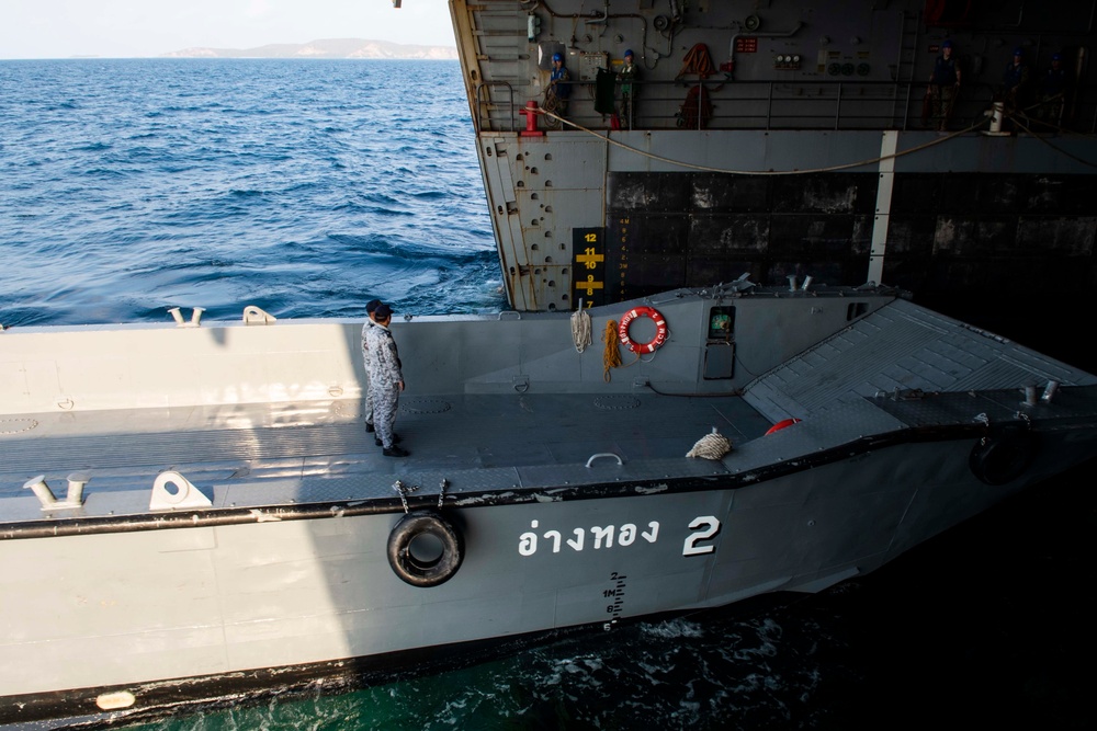 Royal Thai Navy LCM Ops with USS Green Bay (LPD 20)