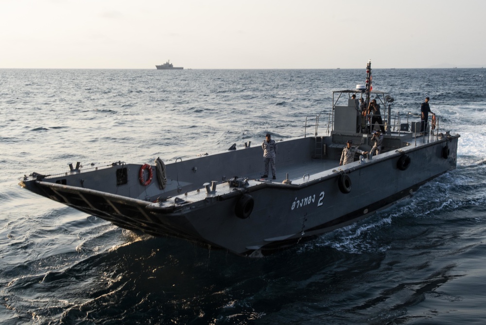 Royal Thai Navy LCM Ops with USS Green Bay (LPD 20)