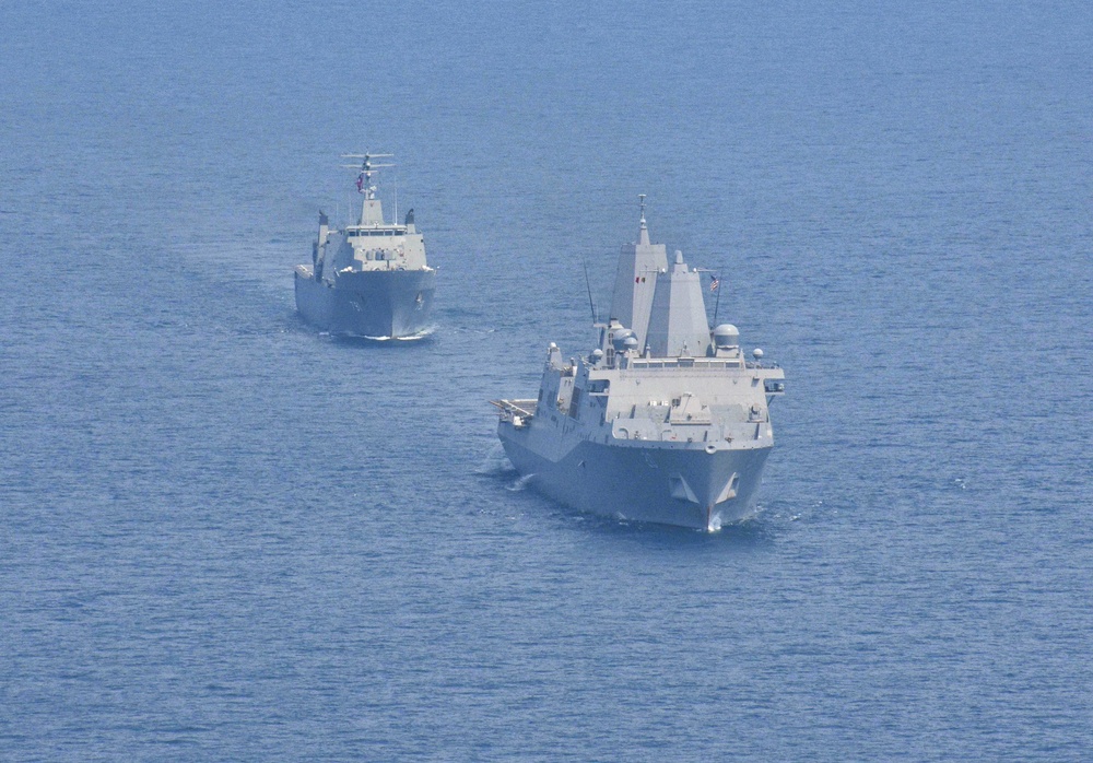 Photo Ex USS Green Bay (LPD 20) and Royal Thai Navy ship HTMS Angthong (LPD 791)