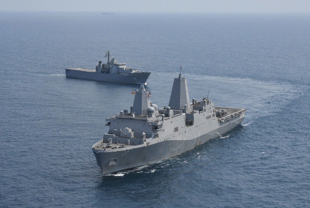 Photo Ex USS Green Bay (LPD 20) and Royal Thai Navy ship HTMS Angthong (LPD 791)