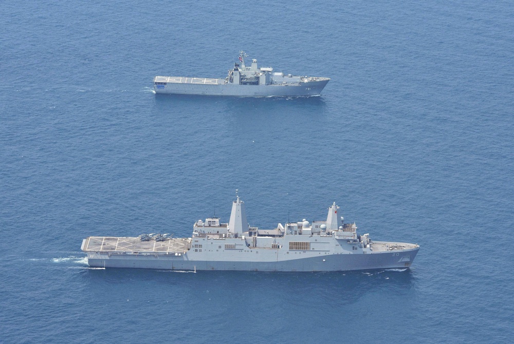 Photo Ex USS Green Bay (LPD 20) and Royal Thai Navy ship HTMS Angthong (LPD 791)