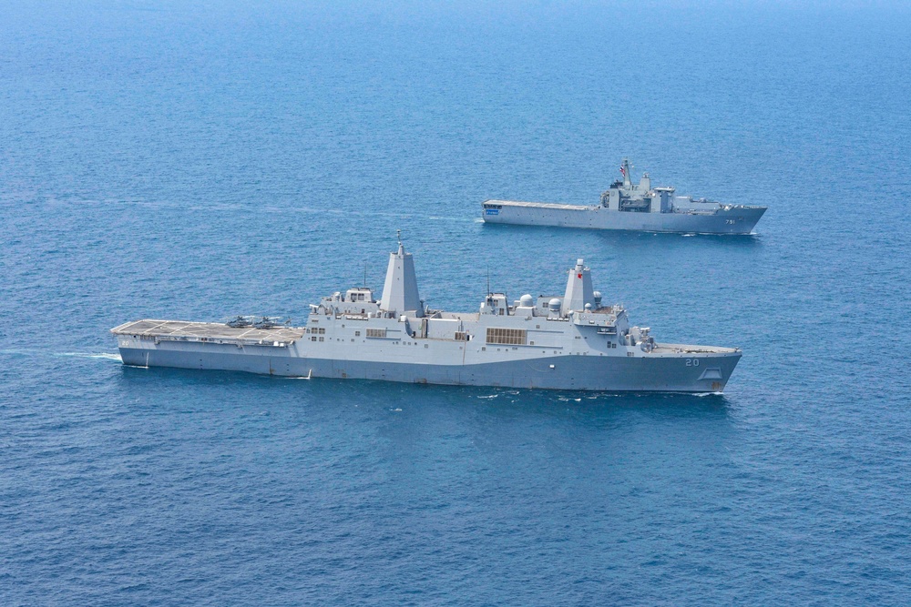 Photo Ex USS Green Bay (LPD 20) and Royal Thai Navy ship HTMS Angthong (LPD 791)