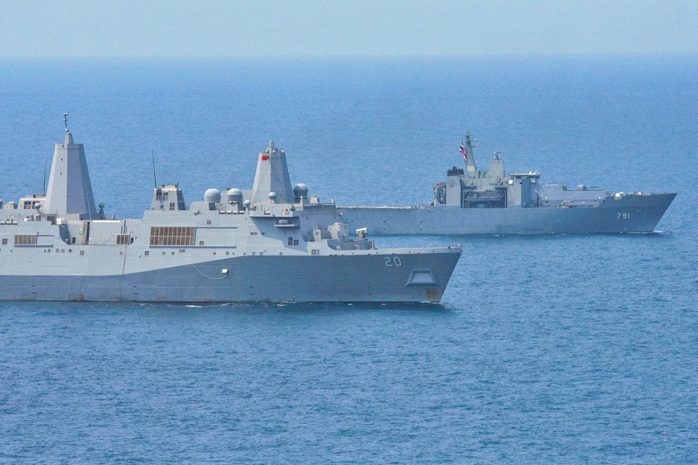 Photo Ex USS Green Bay (LPD 20) and Royal Thai Navy ship HTMS Angthong (LPD 791)