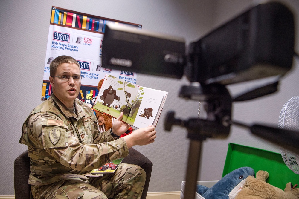 USO reading program brings AUAB families closer