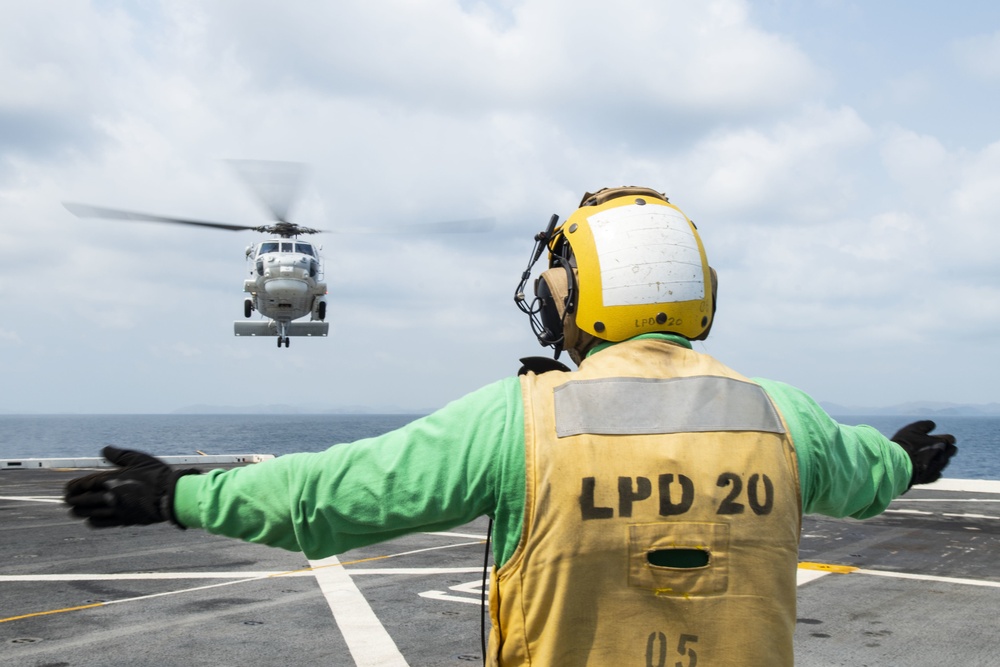Royal Thai Navy S-70B lands on USS Green Bay
