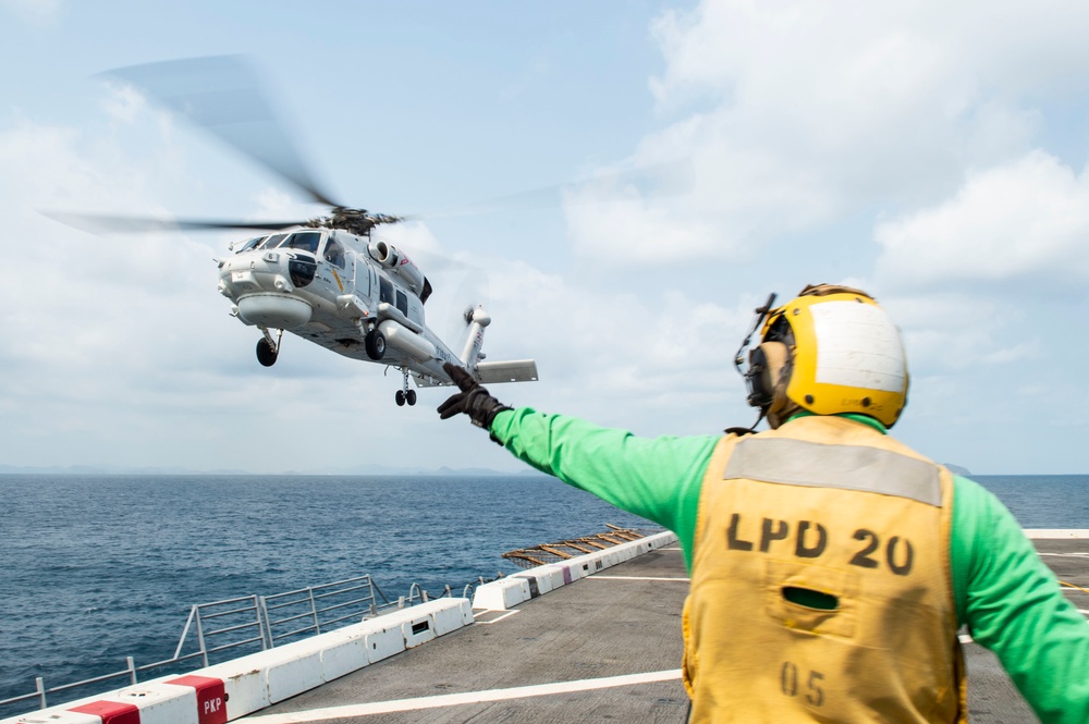 Royal Thai Navy S-70B lands on USS Green Bay