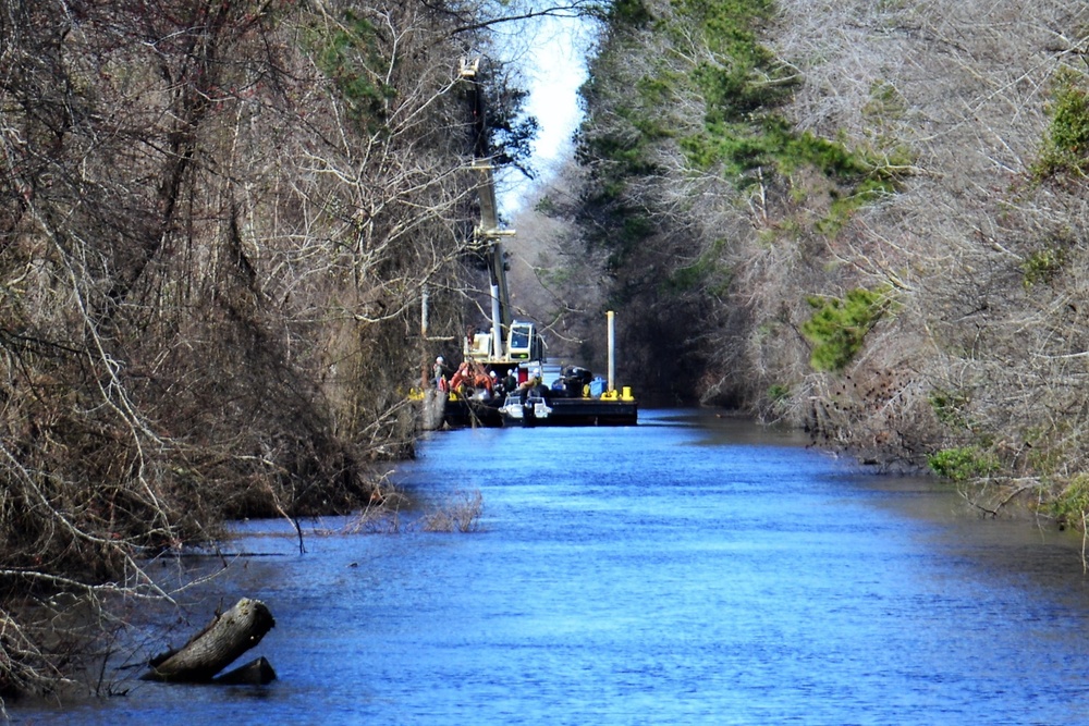 Norfolk crane barge pulls rehab of material placement site