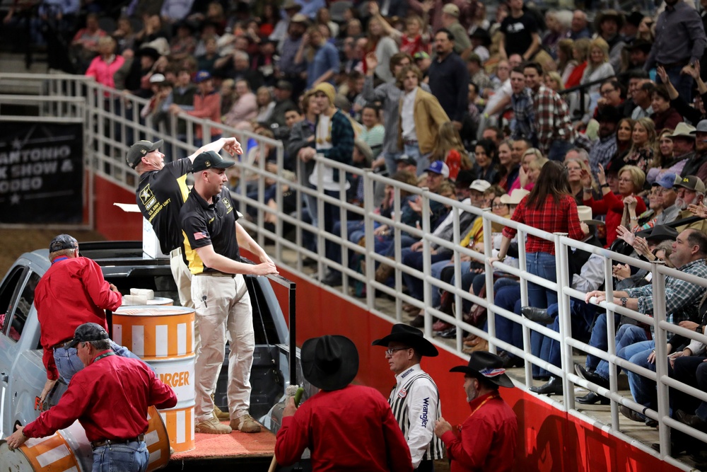 Fort Benning Soldiers featured at Texas rodeo