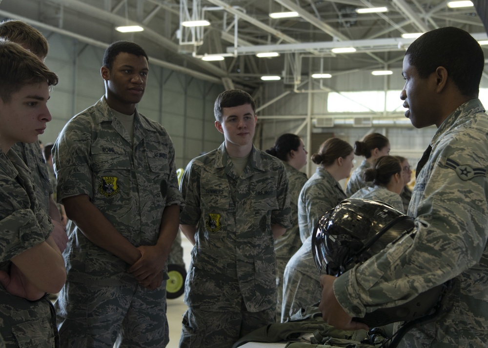 Lee’s Summit High School’s Air Force JROTC Cadet Visit the 33rd Fighter Wing