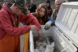 NAVSUP FLC Puget Sound Fuel Department Hosts Salmon Release