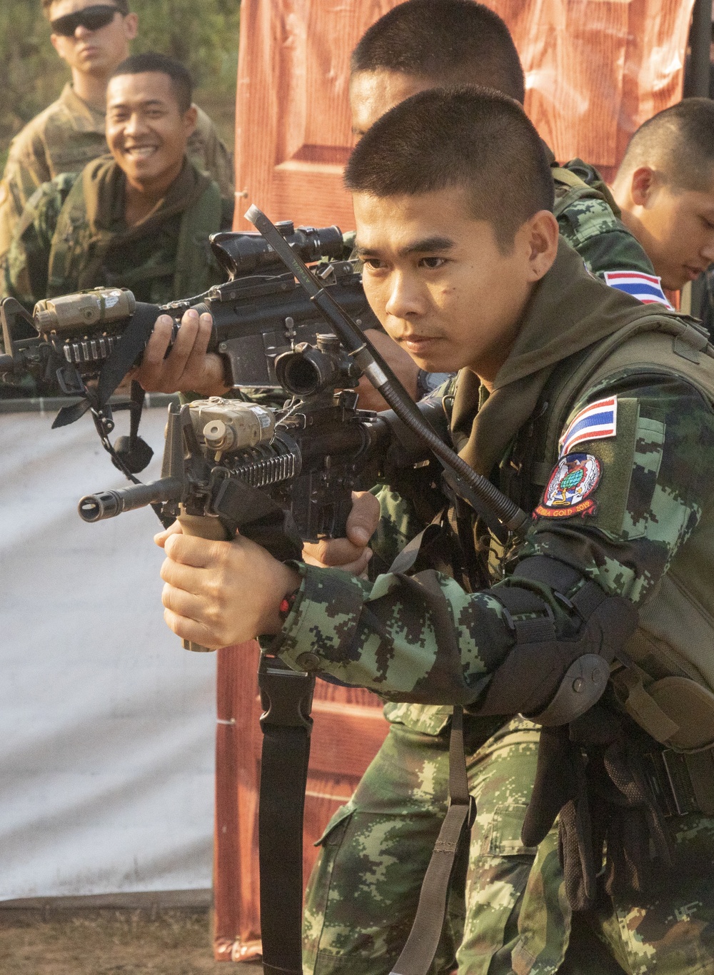 Thai, U.S. soldiers cross train on room clearing techniques