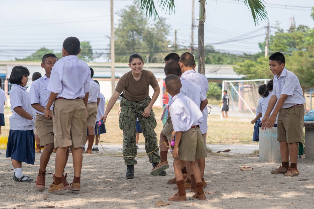 U.S. Sailors volunteer at the at the Ban Banglamung School in in Laem Chabang, Thailand