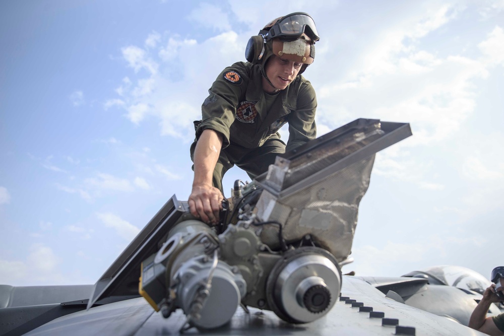 Kearsarge Flight Deck Aircraft Maintenance