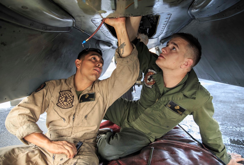 Kearsarge Flight Deck Aircraft Maintenance