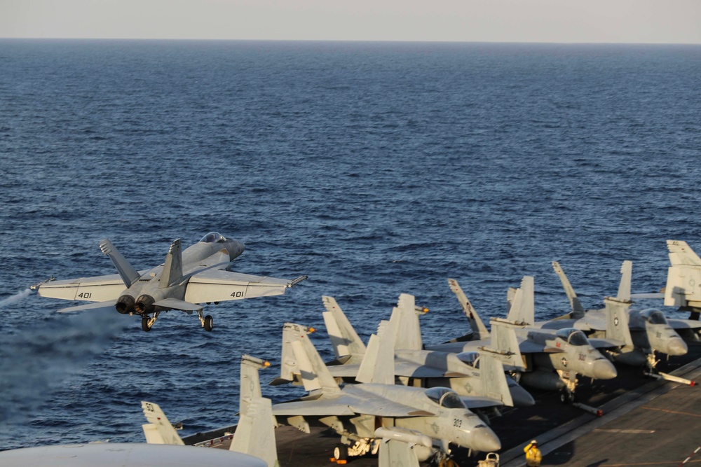 flight deck; USS Abraham Lincoln; CVN 72; COMPTUEX; Underway; aircraft carrier; F/A-18E Super Hornet; (VFA) 25