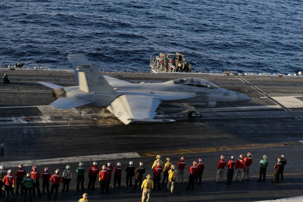 flight deck; USS Abraham Lincoln; CVN 72; COMPTUEX; Underway; aircraft carrier; F/A-18F Super Hornet; Jolly Rogers; (VFA) 103;