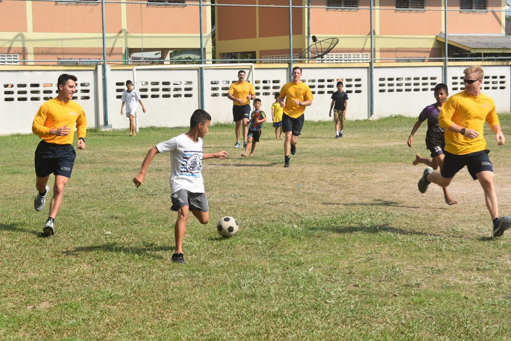 Cobra Gold 19: US sailors with VP-16 conduct community relations with children in Chon Buri