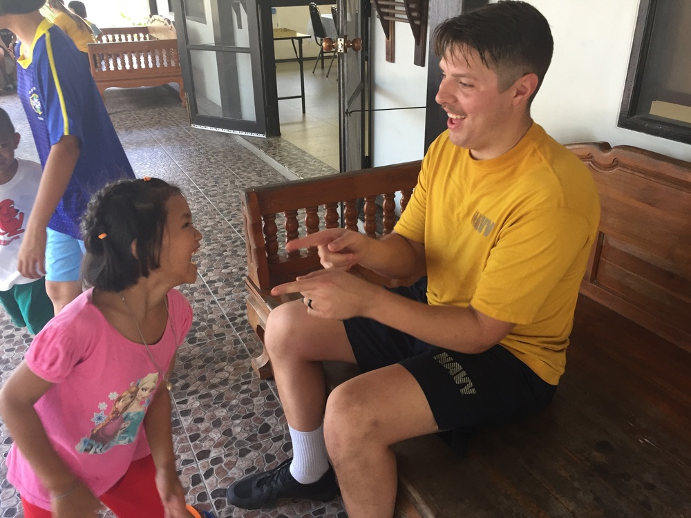 Cobra Gold 19: US sailors with VP-16 conduct community relations with children in Chon Buri