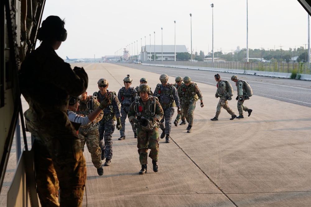Cobra Gold 19: Royal Thai Air Force Conduct Military Free Fall