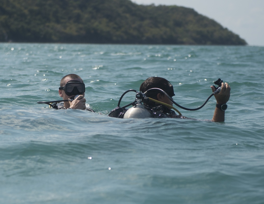 EODMU 5 particpates in dive exercise with Royal Thai Navy EOD during Cobra Gold