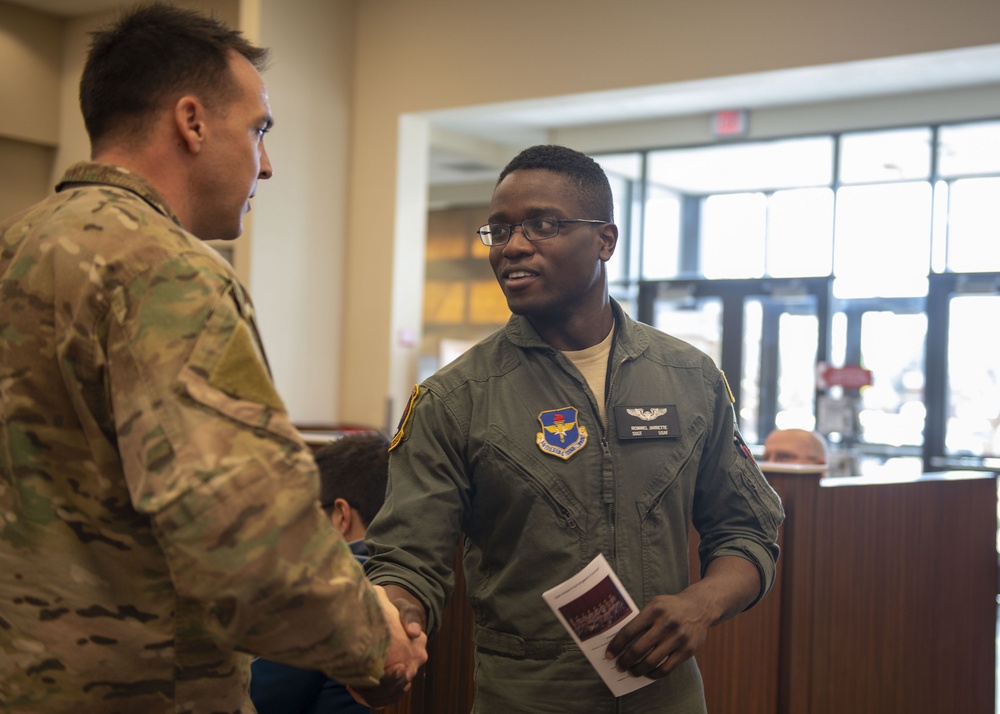 1SGs perform random act of kindness