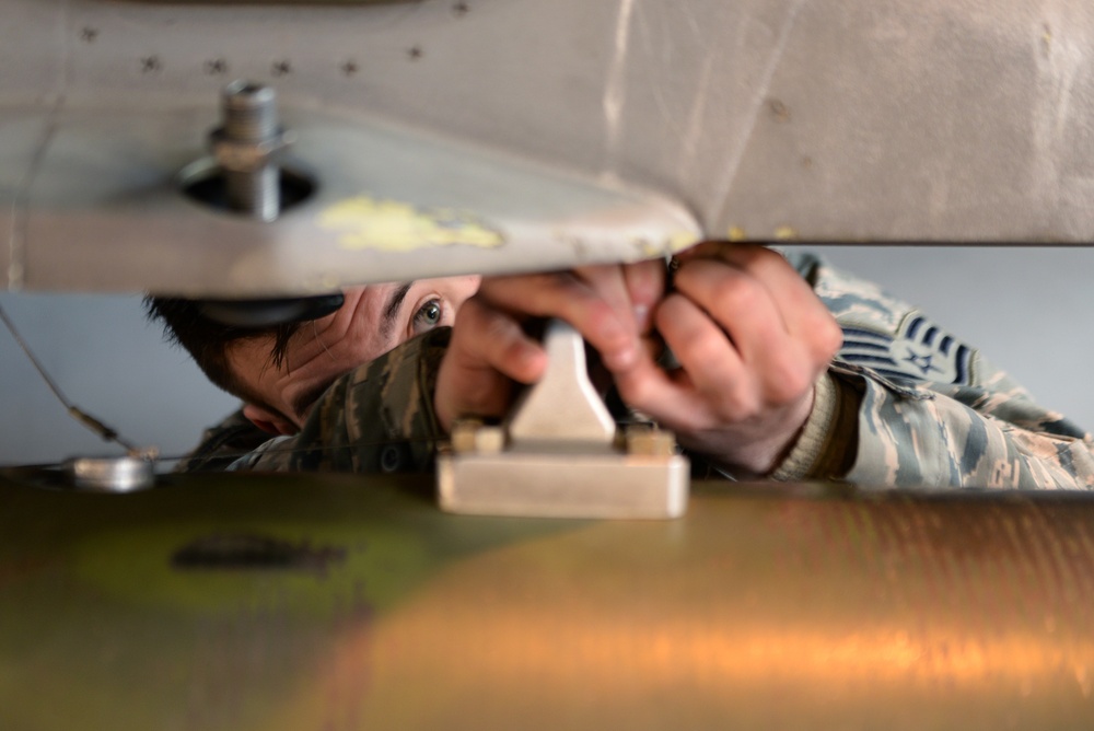 F-16 Fighting Falcon weapons load