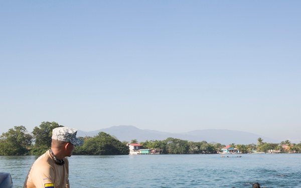 Colombian Marines conduct riverine operations with Guatemalan partners