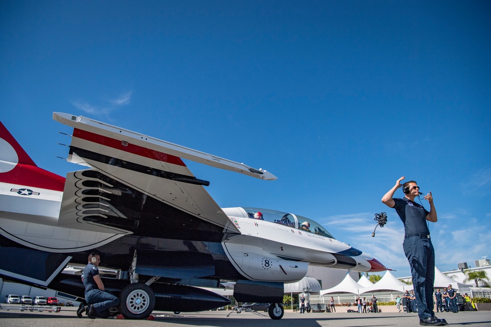 USAF Thunderbirds perform flyover at Daytona 500