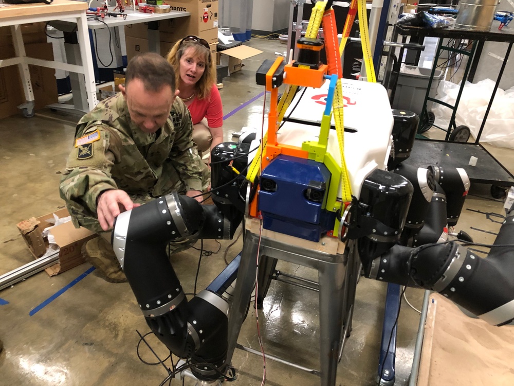 75th Innovation Command leader visits Duke Robotics Lab