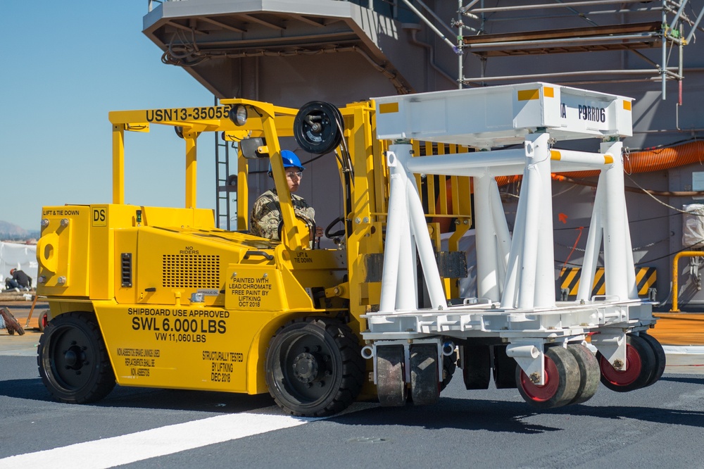 USS Makin Island (LHD 8) Crane Operations