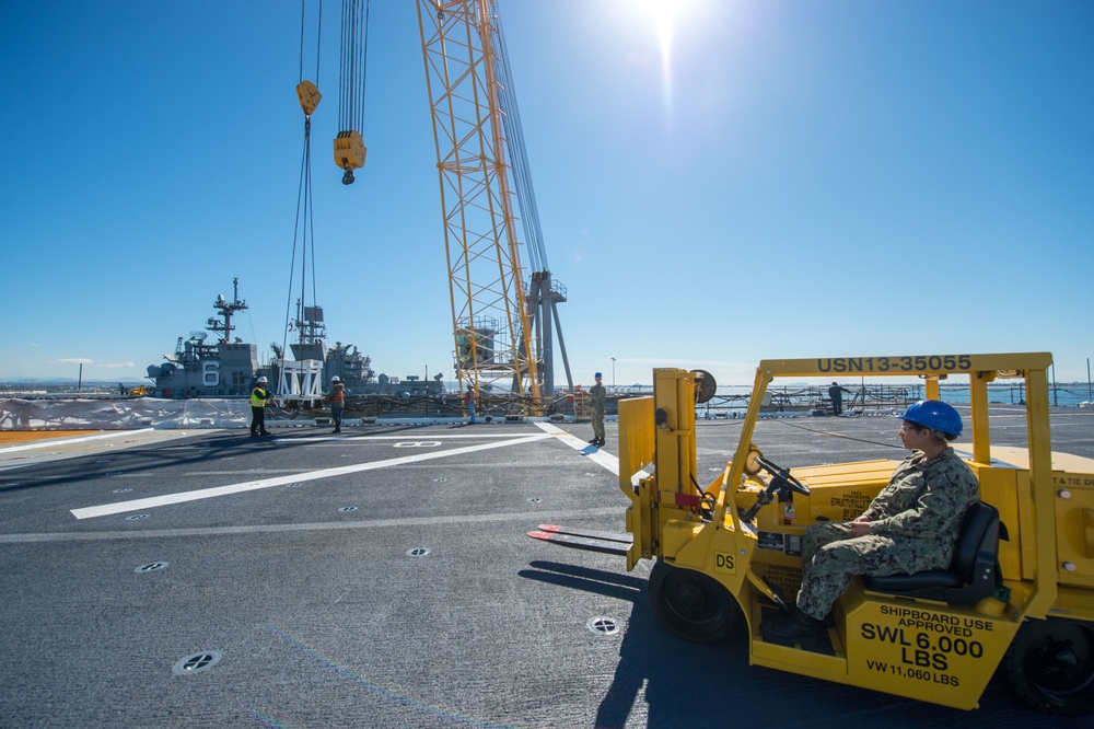 USS Makin Island (LHD 8) Crane Operations