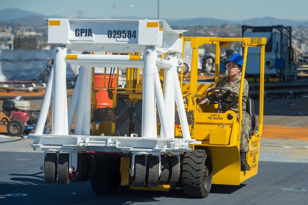 USS Makin Island (LHD 8) Crane Operations